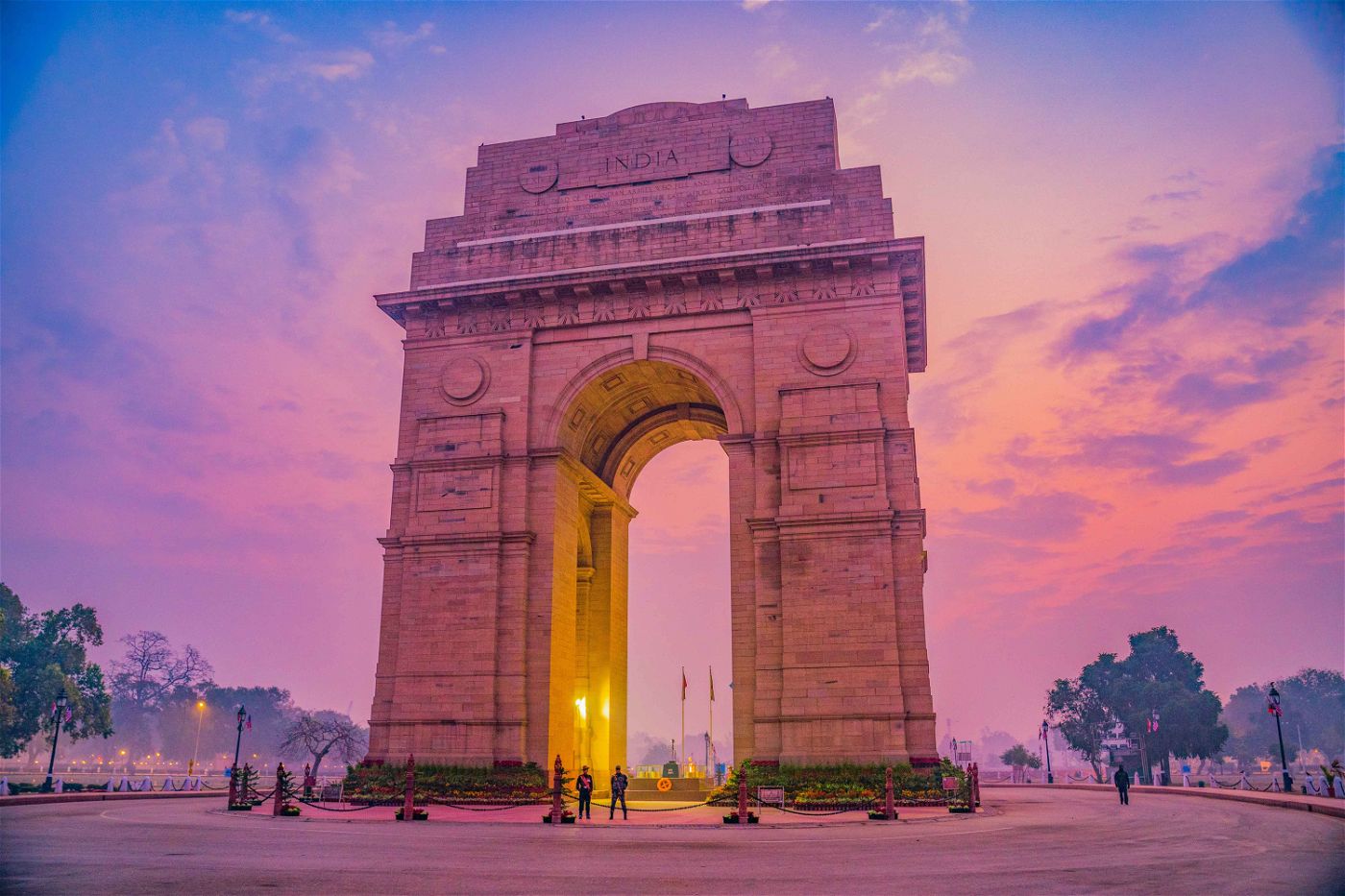 India Gate: 25 mins away